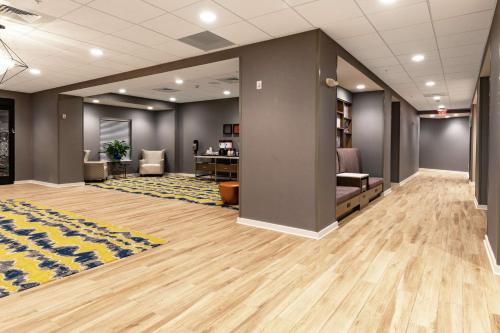 Hampton Inn & Suites by Hilton Columbia Killian Road - 로비
