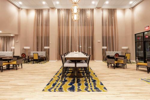 Hampton Inn & Suites by Hilton Columbia Killian Road - 로비