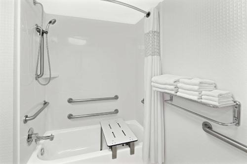 Hampton Inn Atlanta-Newnan - image 8