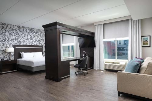 1 king bed, 1 sofa bed