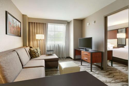 Suite with Two Queen Beds/Hearing Accessible with Tub - Non- Smoking