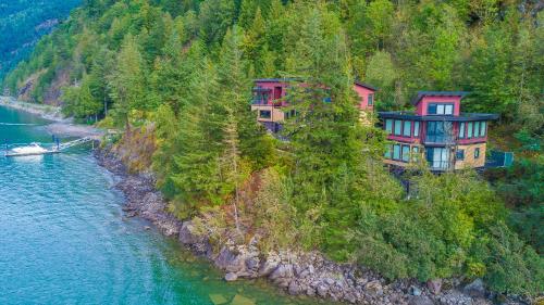 The Lodge on Harrison Lake