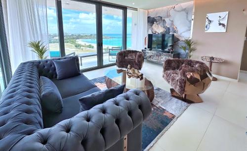 周辺案内, Mullet Bay Suites - Your Luxury Stay Awaits in ロウランズ