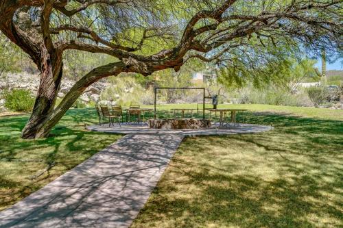 Scenic Tucson Vacation Rental with Patio and Grill! near เกทส์ พาส
