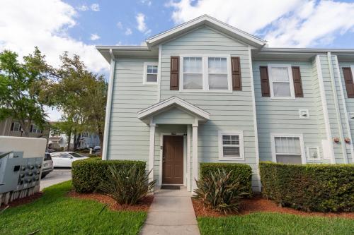 Amazing 4 bedrooms and 3 baths 5 miles from Disney