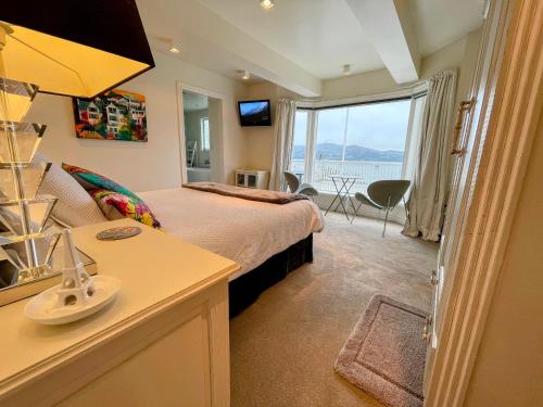 Incredible Views! Luxurious Studio & Outdoor Living in Oriental Parade