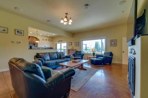 West Richland Home w/ Vineyard & Mountain Views! in Richland City Center