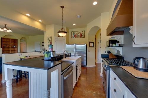 West Richland Home w/ Vineyard & Mountain Views! in Richland City Center