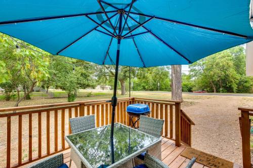 Lindale Vacation Rental with Deck and Grill!