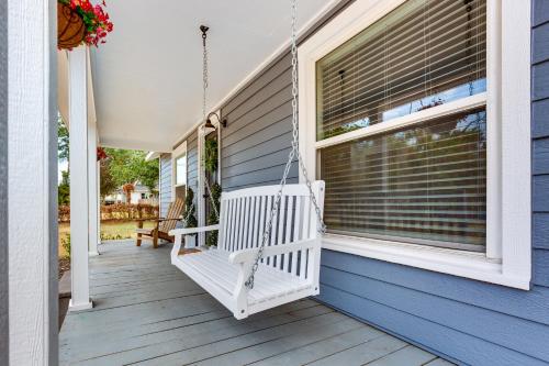 Lindale Vacation Rental with Deck and Grill!