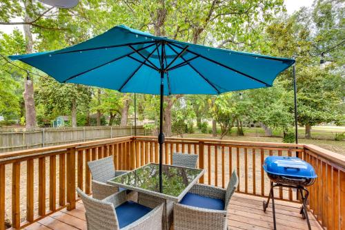 Lindale Vacation Rental with Deck and Grill!