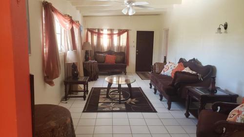 2 Bedroom 2 Bathroom House Centrally Located