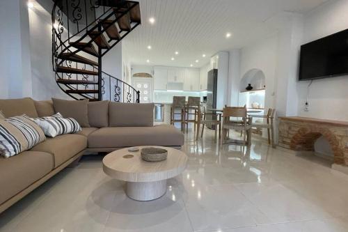 設施, Seaside Luxury Komi Beach Villa in 埃姆波里奧斯