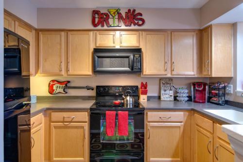 NEW LISTING GORGEOUS Downtown Nashville on the River Walk to ALL #2 in Nashville, USA
