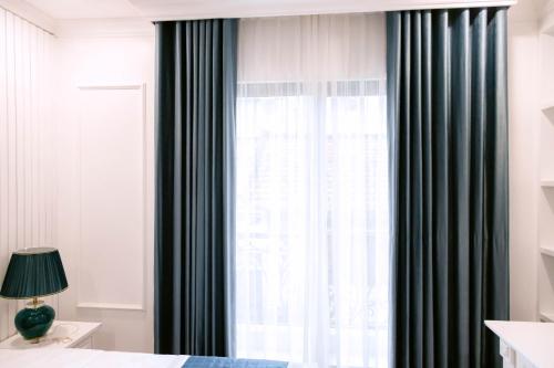 Deluxe Double Room with Balcony image 4
