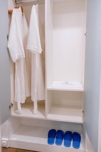 Standard Double Room image 5