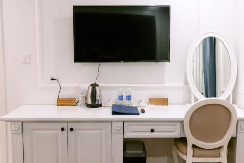 Twin Room image 5