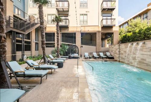 Charming 1,100 sq ft apartment near to The Shops at Legacy in Plano, USA