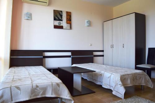 Bright Studio with Parking & Pool, Sweti Wlas (Foto 6)