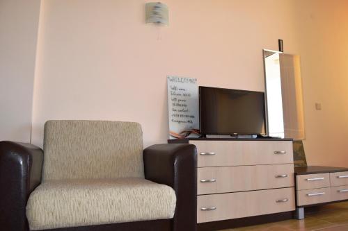Bright Studio with Parking & Pool, Sweti Wlas (Foto 10)