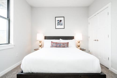 CozySuites Music Row Elegant 1BR in Nashville! 36