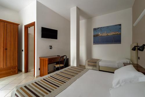 3 twin beds