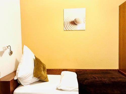 Adler Hotel Garni - image 12