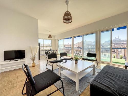 Appartement Spacieux - Vue Notre-Dame de la Garde - Les Freres de la Loc' - Location saisonnière - Marseille