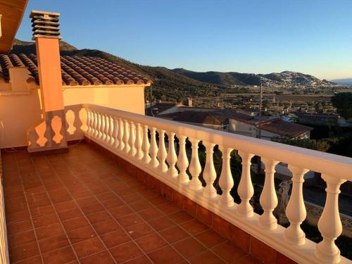 Villa Leo con vistas al mar y piscina privada in El Mas Fumats