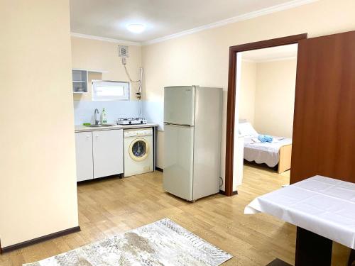 Town House, Метро Райымбек