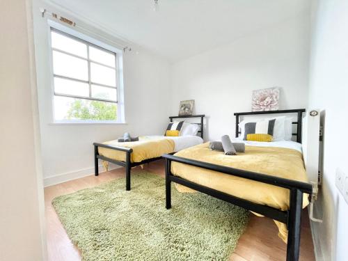 2 Bed Flat - Sleeps 4 - Parking - Wifi