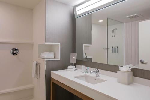 Courtyard by Marriott Hot Springs - image 14