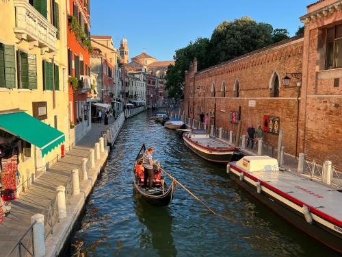 Venice Luxury Suite - Private Jacuzzi and Design, Венеция