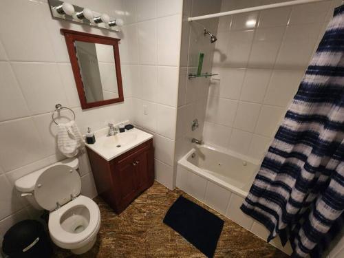 Luxury 2 bed apt, mins to NYC! in Union City, USA
