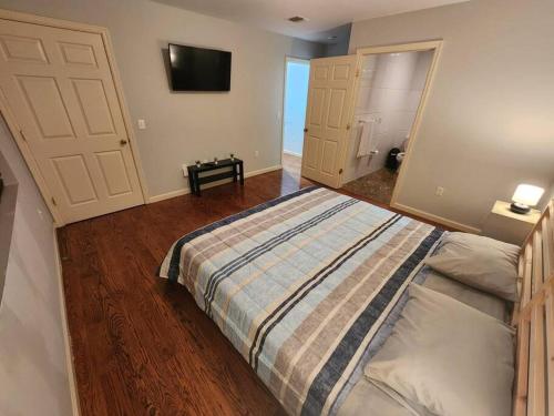 Luxury 2 bed apt, mins to NYC! in Union City, USA