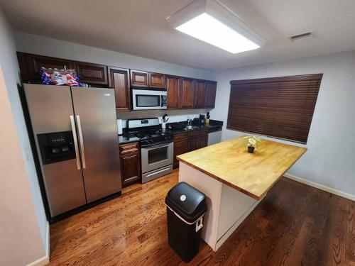 Luxury 2 bed apt, mins to NYC! in Union City, USA