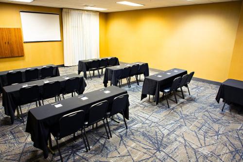 홀리데이 인 익스프레스 호텔 앤드 스위트 해리스버그 웨스트 바이 IHG - 회의실/연회장