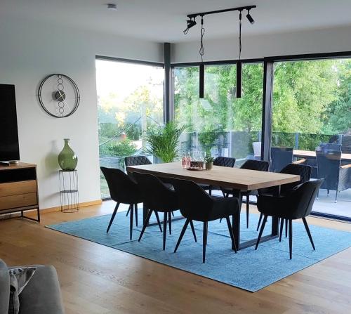  Luxuriöses Penthouse mit Blick auf die UNO-City und dem Kaiserwasser. 3Schlafzimmer, 2 Bäder, privat Lift ins Apartment, Pension in Wien