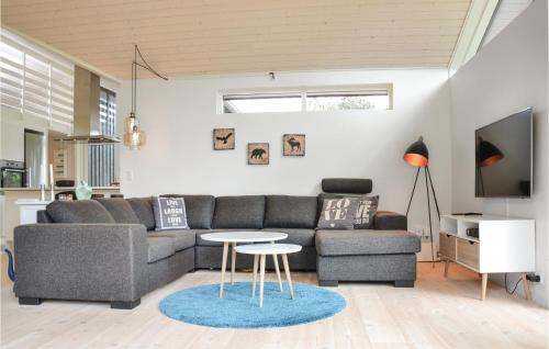 Gorgeous Home In Dronningmlle With Wifi