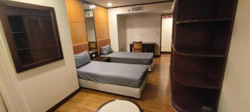 Omni Tower Sukhumvit Nana by Direct Rooms