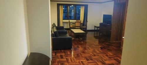 Omni Tower Sukhumvit Nana by Direct Rooms