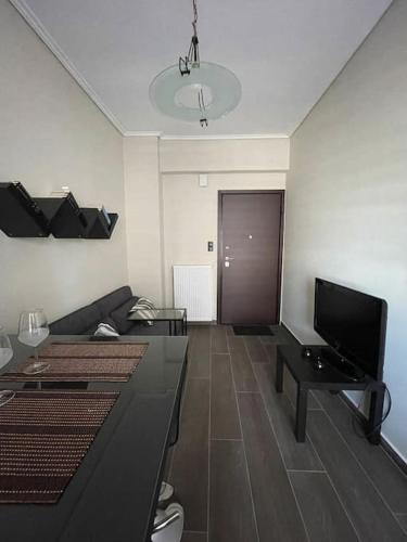 Közös társalgó / TV, City apartment in Korintosz