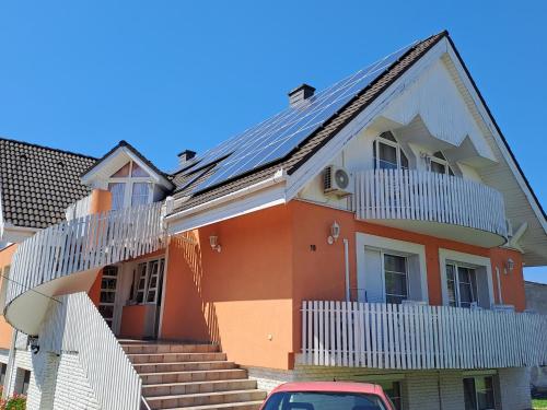 3 bedrooms, 7 beds
