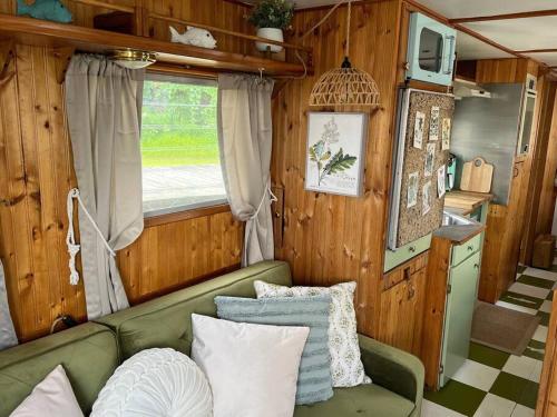 Vintage Minnow for 2 Houseboat in Savanna