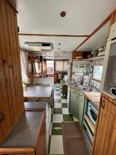 Vintage Minnow for 2 Houseboat in Savanna