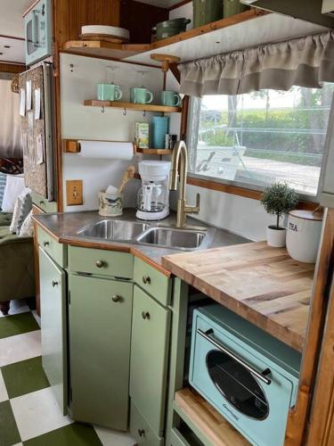 Vintage Minnow for 2 Houseboat in Savanna