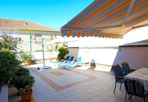  Apartments Darko, Pension in Podstrana