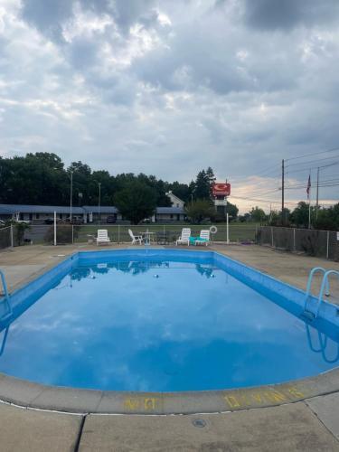 Econo Lodge Mechanicsburg - Harrisburg West - 수영장