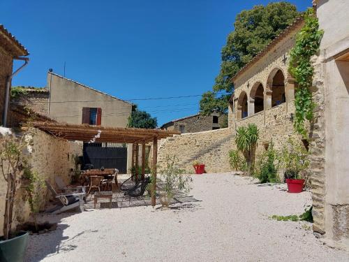 Facilities, Bastide de la madeleine in Pougnadoresse