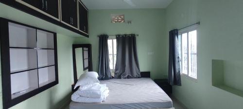 Gaur Homestay Deluxe AC Apartments